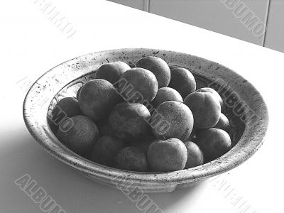 plums in a bowl