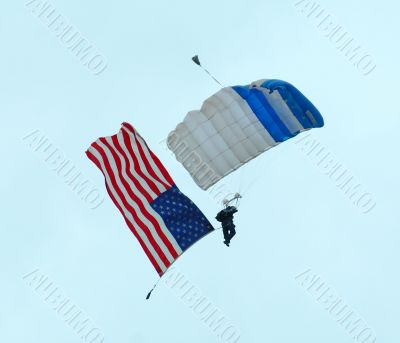 USAF skydiver with US flag