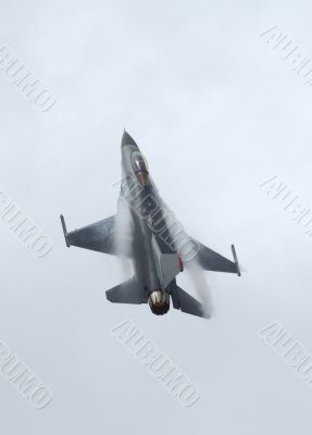 F-16 in airshow