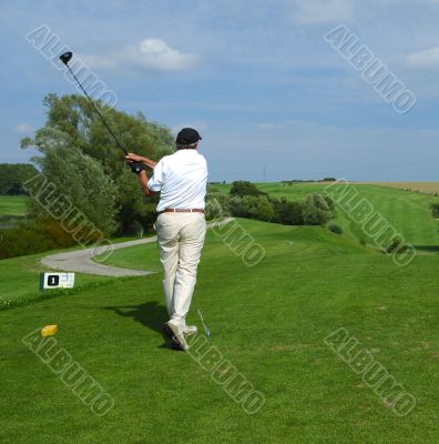 golfer doing a swing