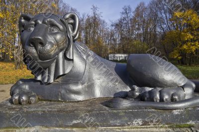 Vlakhernskoe-Kuzminki. Lion at Lions pier